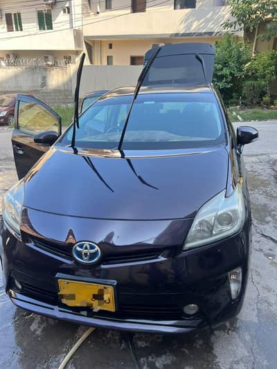 Prius 13/17 own name karachi reg