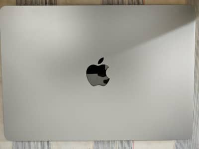 Apple MacBook Air M2 2022 | 8GB RAM | 256GB SSD | Box & Charger