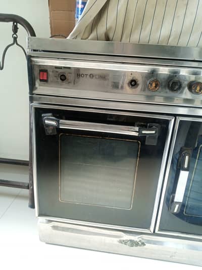 Gas oven with 5 stove