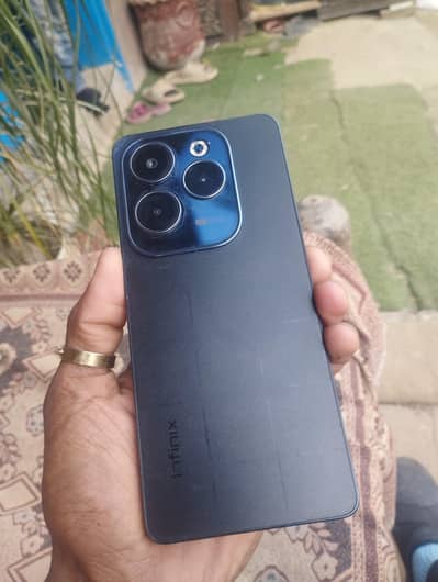 bilkul sat ha not open with box or original charger