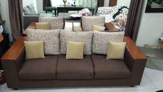 5 seater sofa / seating = 3 + 1 + 1