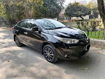 Toyota Yaris 2021 Black Color  1.5 CVT-I