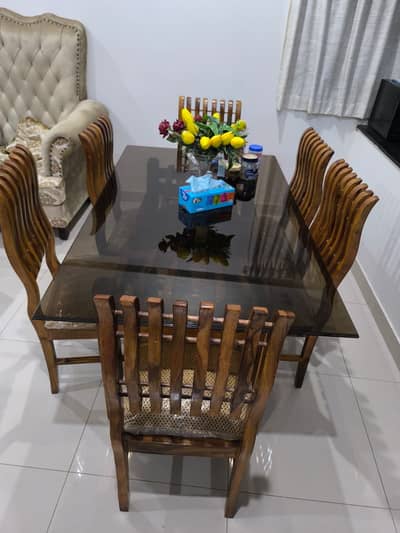 6-Seater dining table, very lightly used