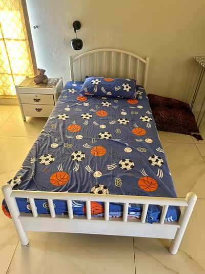 2 Single Beds Pure Sheesham Wood:Sleek , modern , classy: Excellent