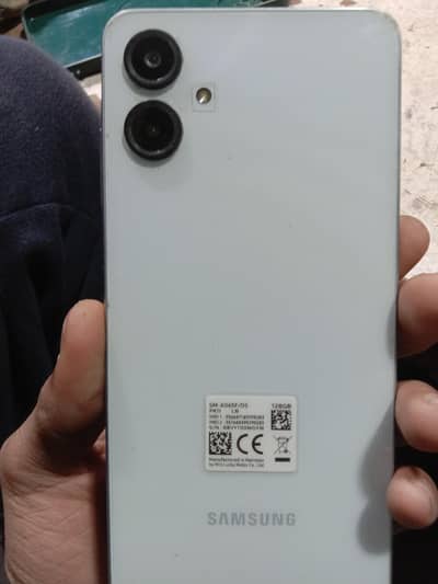 warranty available complete box with charger 10/10 condition