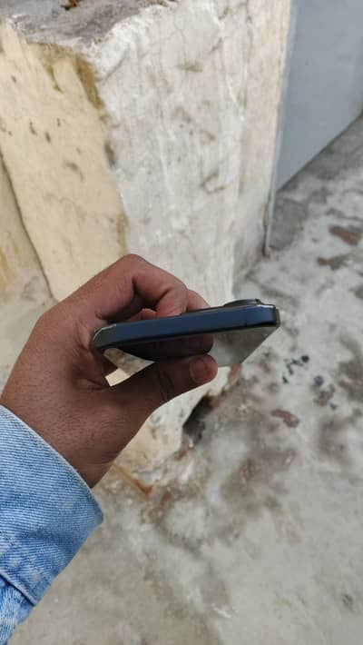 I phone 15 pro max jv