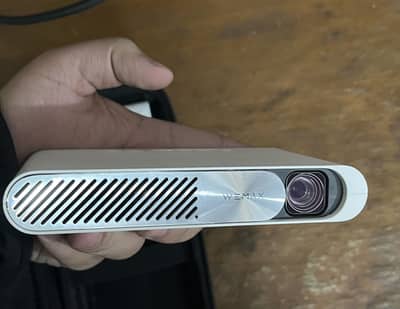Wemax go300 laser projector