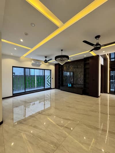 1 Kanal Slightly Use Full House For Rent in Eden City