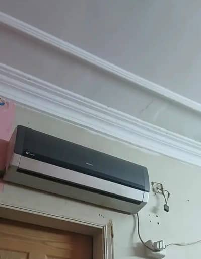 Gree 1.5 ton inverter heat and cool