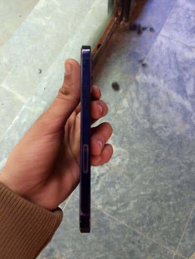 i phone 12.64 GB battery health 95 condition 10 by  9.5