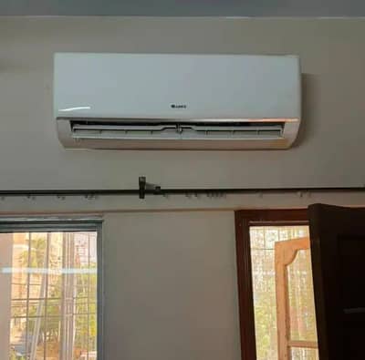 Gree 1.5 ton inverter heat and cool in new condition