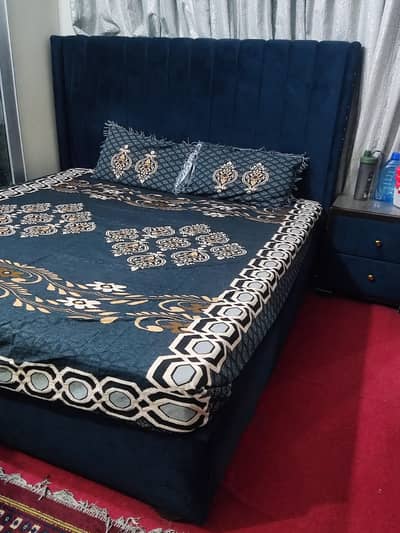 King size bed with 2 Dressing tables without mattress