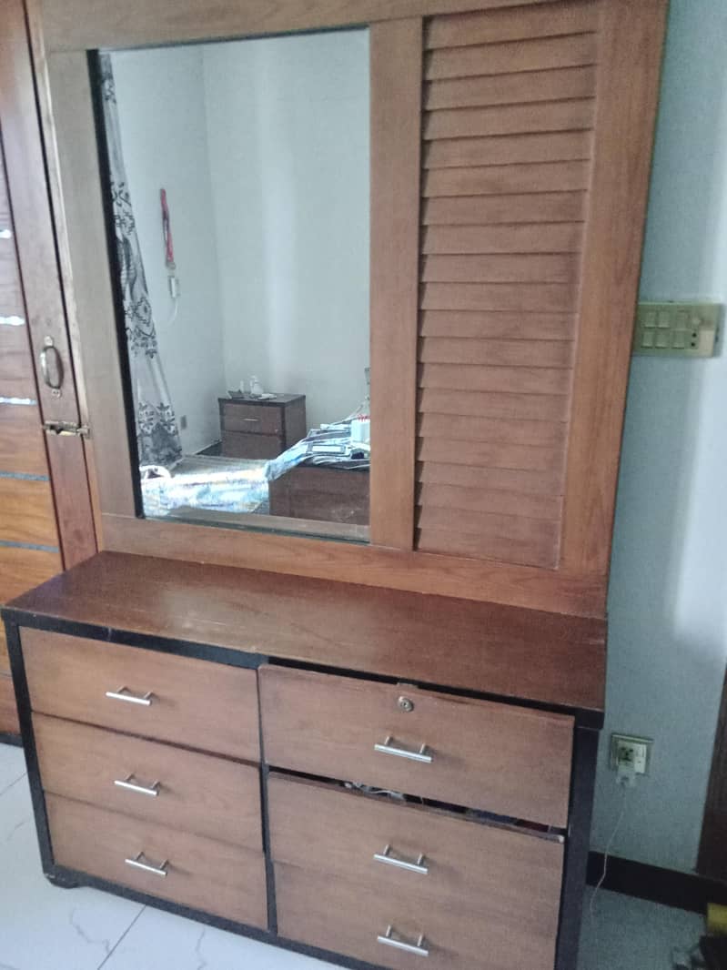Dressing Table 0