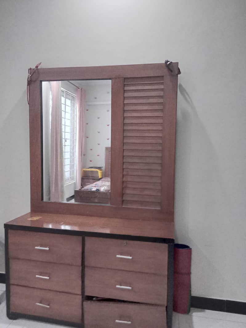 Dressing Table 3