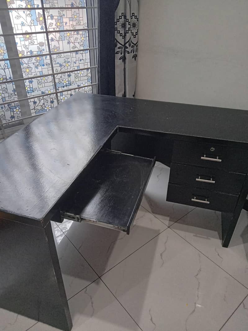 L Shaped office table 1