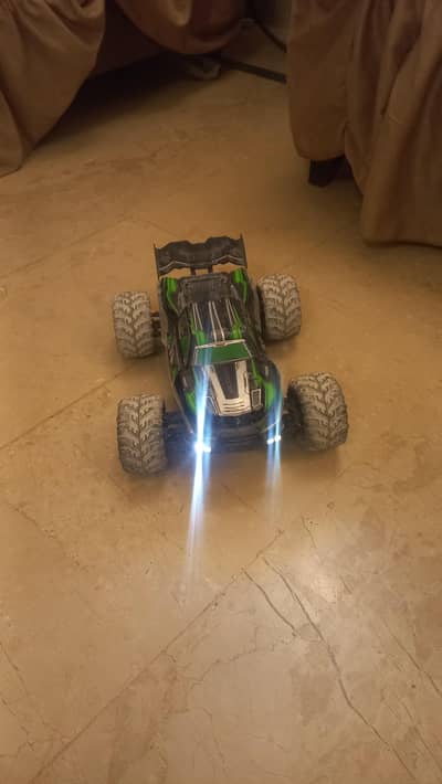 10/10 condition Conquer rc car 40+km/h with box