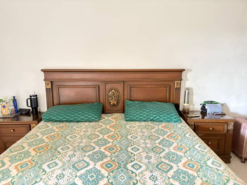 Bed and dressing table 5