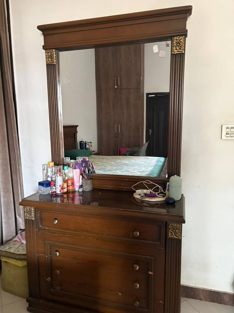 Bed and dressing table 8