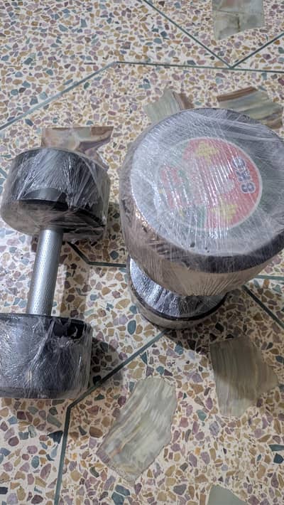 8kg dumbells new pair