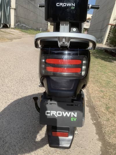 Crown pro electric scooter in 6 month warranty