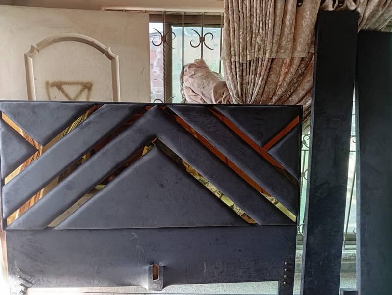 bed plus side tables plus dressing including mirror 0