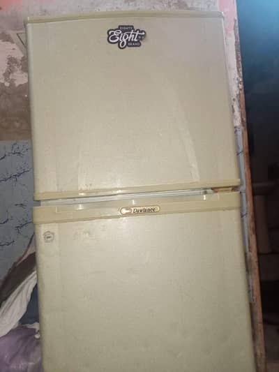 DAWLANCE REFRIGERATOR MEDIUM SIZE GOOD RUNNING GOOD COOLING