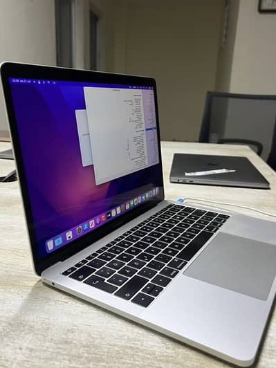 Macbook pro 2016 13-inch Core i5 8gb ram 256gb ssd