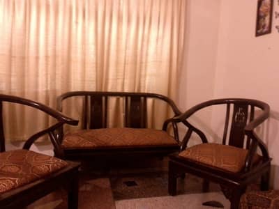 4 Seater sofa | Beautiful design | Like new