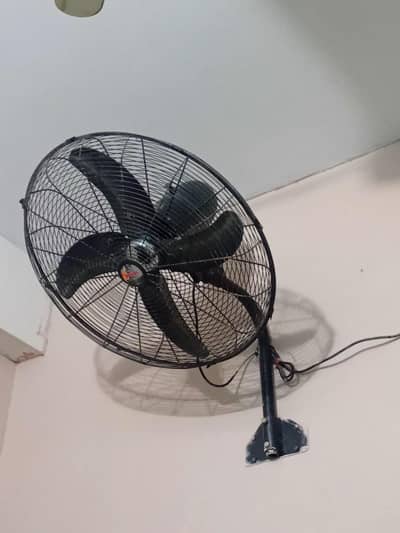 Royal Magnum Bracket Fan