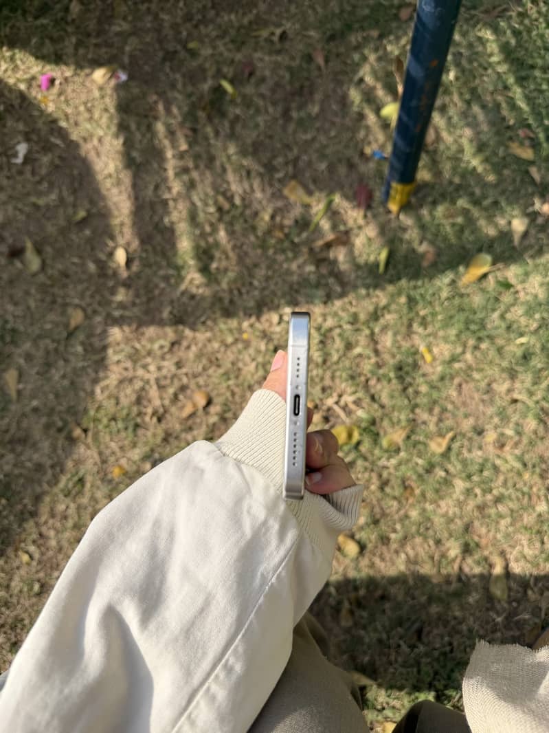 Apple iPhone 15 Pro Max 6