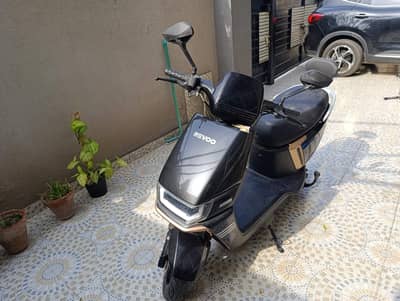 Revoo A12 Electric Scooter (Like New)