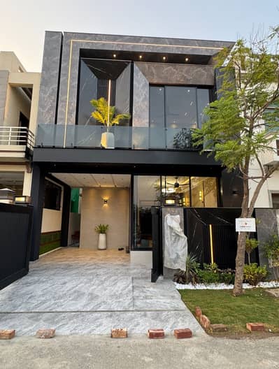 5 MARLA ONE OF MOST LUXURIOUS HOUSE FOR RENT IN DHA AT PRIME LOCATION
