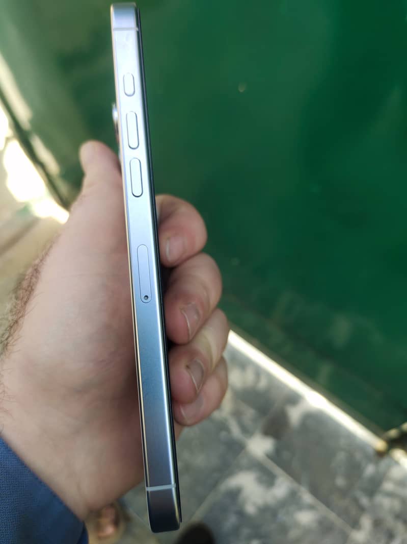 Apple iPhone 16 Pro Max 5