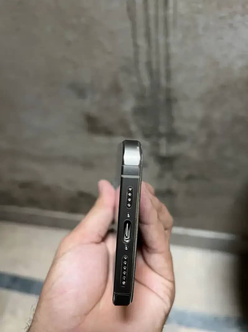 iphone 15 pro max PTA 4