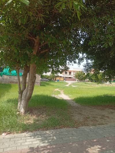ONE KANAL PLOT FOR SALE IN BAHRIA TOWN LAHORE GOOD LOCATION