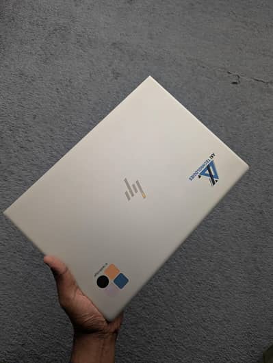 HP Elitebook i5 8th 16/256 Touchscreen with charger