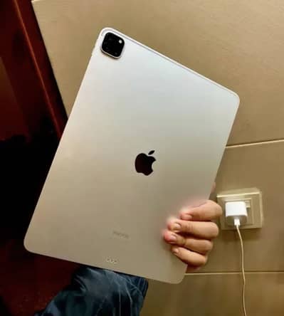 Apple iPad Pro M1 12.9” Silver Colour Like Brand New