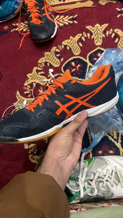 Men,s light weight shoes for bedminton