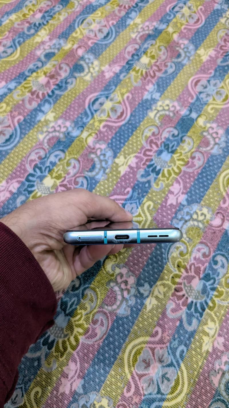 one plus 8 pro 12/256 1