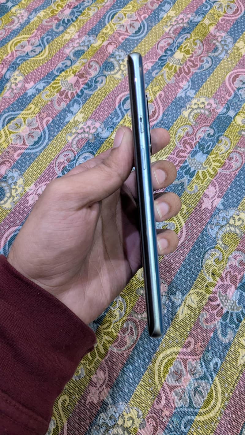 one plus 8 pro 12/256 4
