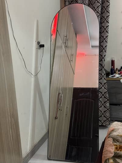 1. Standing mirror   2. Vanity desk