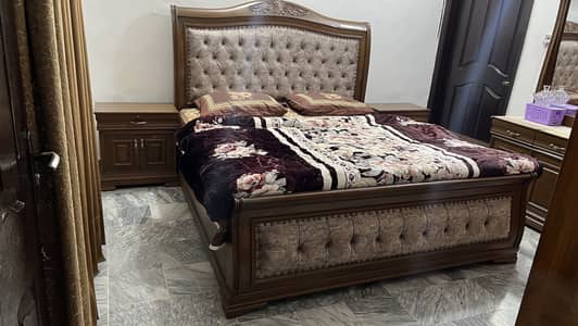 Neat condition full bedset 1.5 month used only