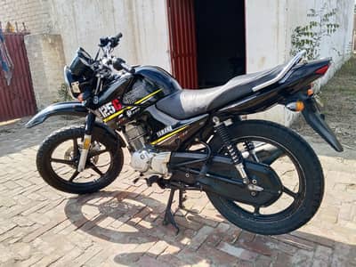 Yamaha ybr g 2022 model urgent sale lush condition