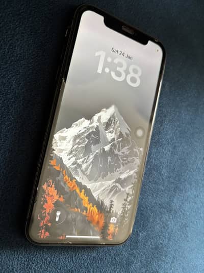 iPhone 11 128GB JV condition 9.5/10