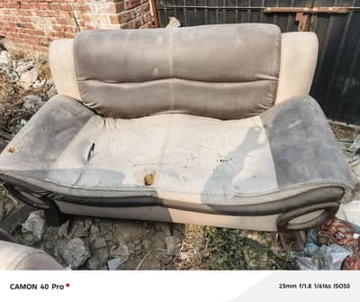 6seater sofy hn sheet khrb hai opr se bki farme wgra bilkul thk ha