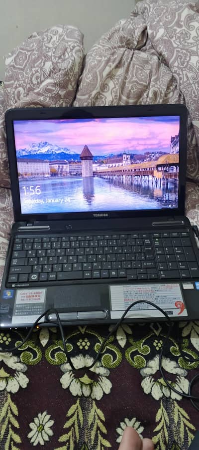 Toshiba laptop Coer i5 4 ram 128 gb Rom