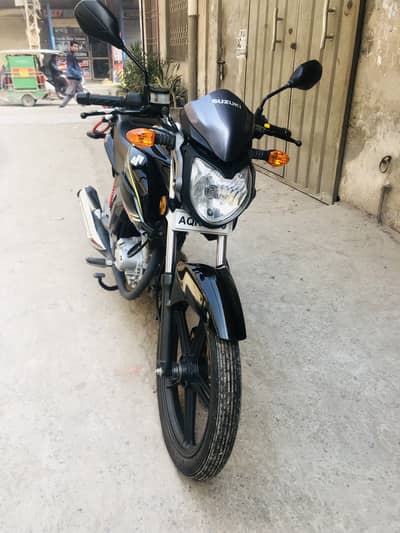 SUZUKI GSX 125 - 2023 Model 10/10 Condition