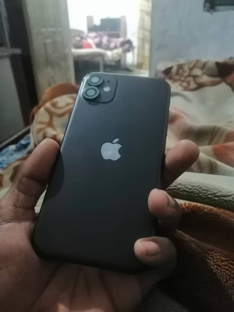 IPhone 11 10/10 condition 0