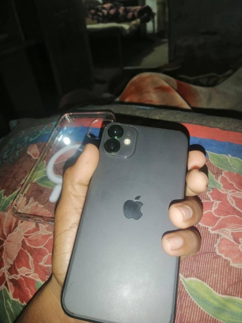 IPhone 11 10/10 condition 2