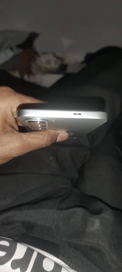 hot 60i 6 plus 6 128 gb just tow days use all varenty 03254514511